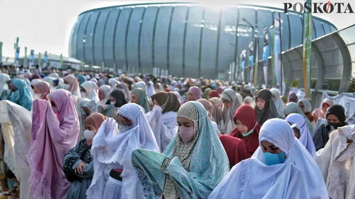 Saat shalat Idul Fitri di JIS. (Ahmad Tri Hawaari)