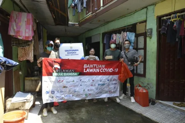 Relawan Anak Bangsa dan Yayasan Wahana Artha 'Gairahkan' UMKM Kuliner Lewat Program Tebar Makanan. (foto/wahana)