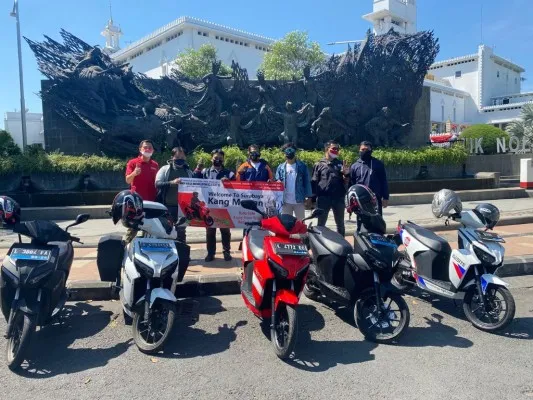 Buktikan ketangguhan motor listrik Gesits, bikers ini lakukan Solo Touring Jakarta-Mandalika sejauh 3000Km. (foto/gesits rider)