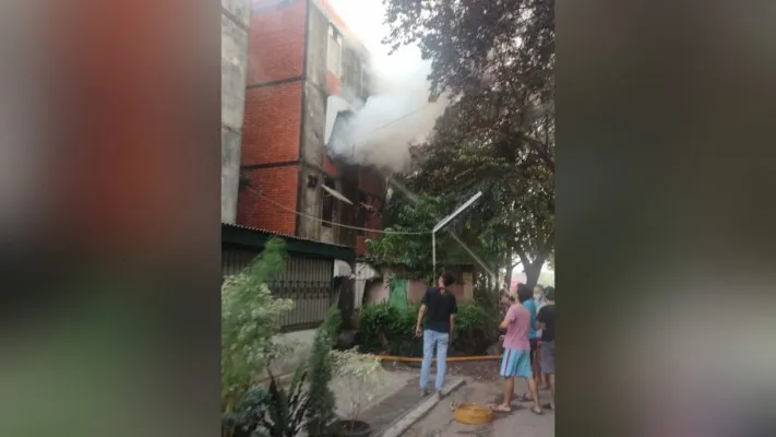 Kebakaran terjadi di Rumah Susun (Rusun) Klender, Blok 39, lantai 3 Nomor 9 RT 04/01 Kelurahan Malaka Jaya, Kecamatan Duren Sawit, Jakarta Timur, Jumat (15/10/2021) sekira pukul 05.30 WIB. (foto: ist)