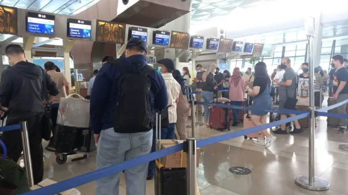 Suasana terminal 3 Bandara Soekarno Hatta, Jumat (31/12/2021). (foto: jehan)