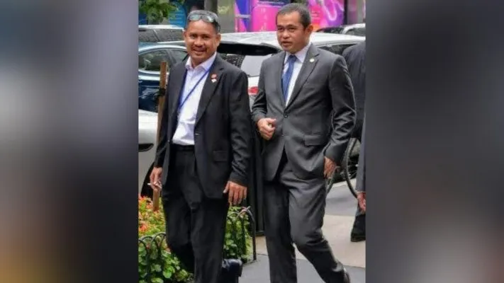 Pangkostrad Mayjen TNI Maruli Simanjuntak (kanan) bersama Ketua Yayasan Kita Jaga Alam sekaligus wartawan senior, Egy Massadiah. (foto: dok. pribadi)