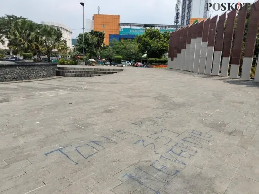 Foto: Vandalisme di Taman Hari Kesetiakawanan Sosial Nasional, Senen, Jakarta Pusat (Poskota/Rika)