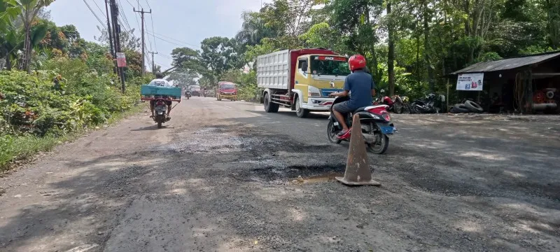 Foto : Suasana Kondisi jalan Nasional Rangkasbitung - Cikande, Banten. (Ist.)