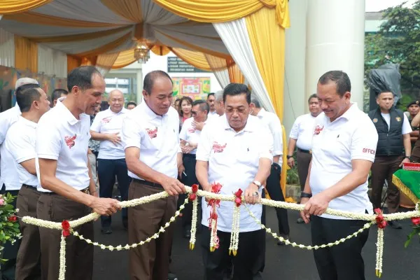 Foto: Wakil Jaksa Agung RI, Sunarta membuka kegiatan Bakti Sosial dan Bazar bentuk kepedulian Kejaksaan. (Ist.)