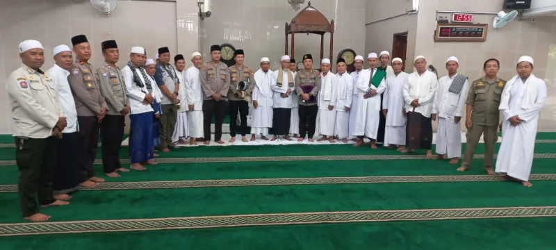 Sholat Jumat Bareng Warga Pancoran, Kapolres Jaksel Sampaikan Pesan Kamtibmas. (Ist)