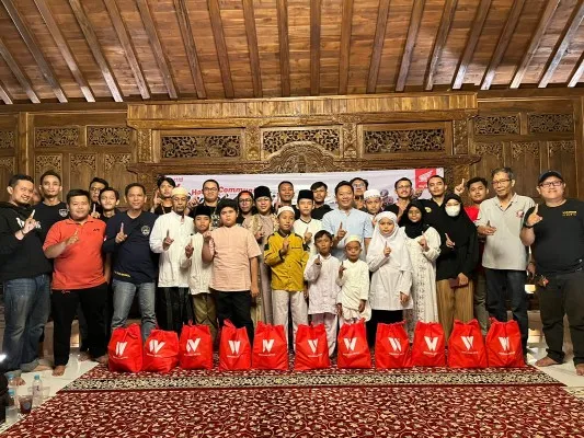 Foto: Komunitas Honda Motor menebar kebahagiaan di bulan ramadan. (Ist.)