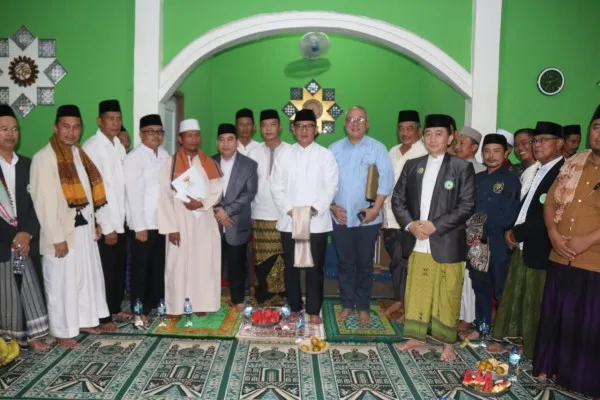 Foto: Plt. Bupati Bogor Iwan Setiawan melakukan Tarawih Keliling (Tarling) perdana di Tanjungsari, Bogor. (Ist.)