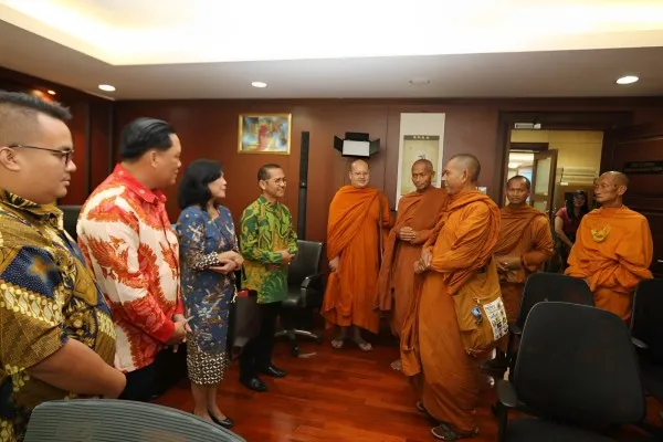 Foto: Dirjen Bimas Buddha Kementerian Agama melepas 31 Bhante Thudong Jalani Perjalanan Ritual ke Candi Borobudur. (Ist.)