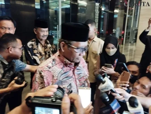 Menkopolhukam Mahfud MD tanggapi kasus korupsi Johnny G Plate di sela acara halal bihalal MUI, Kamis 18 Mei 2023. (dok.Ist)