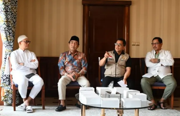 Sekretaris Jenderal (Sekjend) DPR RI Indra Iskandar saat mengikuti Timwas Pelaksanaan Haji DPR RI tahun 2023 di Makkah. (ist)