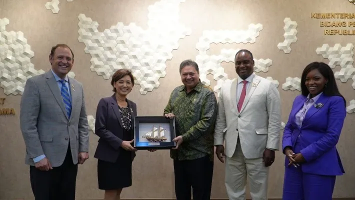 Foto: Sejumlah Pengusaha dan delegasi Amerika Serikat dalam kunjungannya di Asia Tenggara, yakni Jonathan Jackson, Young Kim, Andy Barr, dan Jasmine Crockett, bertemu dengan  Menteri Koordinator Bidang Perekonomian Airlangga Hartarto di Jakarta. (Ist.)