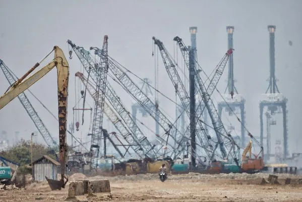 Aktivitas di Terminal KCN Pelabuhan Marunda, Jakarta Utara kembali menggeliat pasca dioperasikan kembali. (Ist)