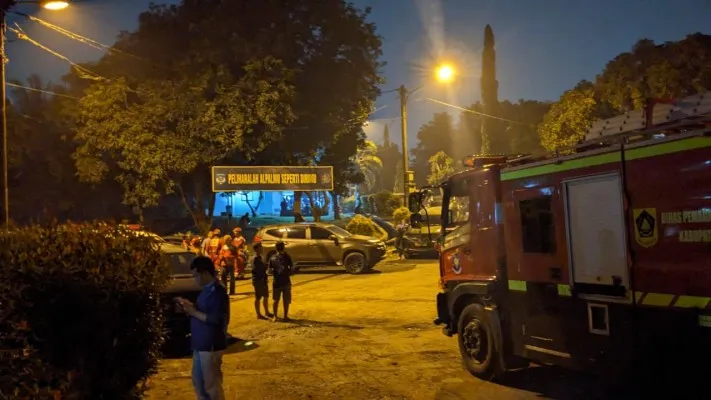 Suasana di lokasi setelah terjadinya ledakan gudang amunisi Kodam Jaya di Ciangsana, Bogor, Sabtu malam, 30 Maret 2024. (Foto: Poskota/Panca Aji)