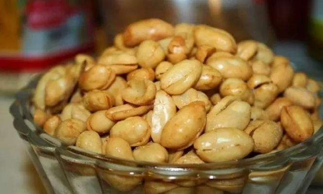 Resep Kacang Bawang Gurih Renyah, Camilan Khas saat Lebaran (Pinterest)