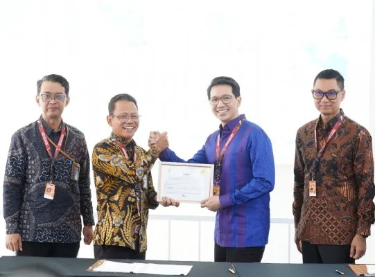 Foto: PLN UID Jakarta mendukung penggunaan energi terbarukan melalui layanan listrik hijau berupa Renewable Energy Certificate (REC) bagi para investor. (Dok. PLN)