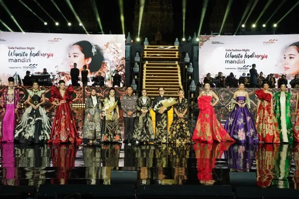 Foto: Bank Mandiri mengajak 300 nasabah utama di Gala Fashion Night, Candi Prambanan, Yogyakarta. (Dok. Bank Mandiri)