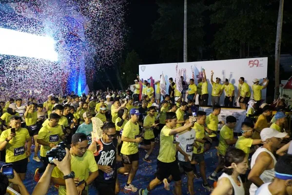 Foto: Dewan Komisaris dan Jajaran Direksi Telkom melepas peserta Digiland Run 2024 di Plaza Barat Gelora Bung Karno (GBK). (Dok. Telkom)