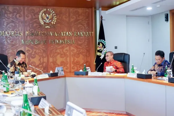 Foto: Ketua MPR RI Bambang Soesatyo alias Bamsoet menggelar rapat pimpinan MPR di Kantor MPR RI, Jakarta. (Dok. Humas MPR RI)