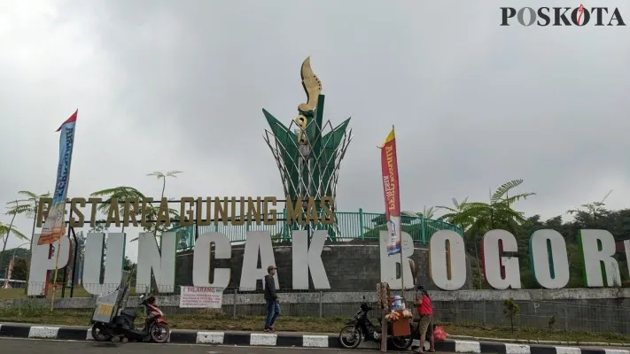 Tugu Puncak Bogor. (Poskota/Panca Aji)