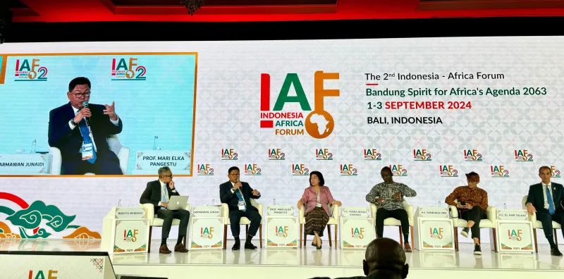 Foto: Direktur Utama (Dirut) Bank Mandiri Darmawan Junaidi membagikan kisah sukses tranformasi digital di Indonesia-Afrika Forum (IAF) 2024 di Bali. (Dok. Bank Mandiri)