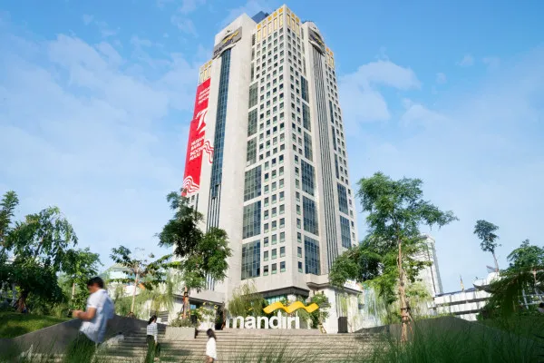 Foto: Suasana gedung Bank Mandiri Pusat di Jakarta. Bank berlogo pita emas ini masuk peringkat ke-16 kategori perbankan global versi Newsweek USA.. (Dok. Bank Mandiri)