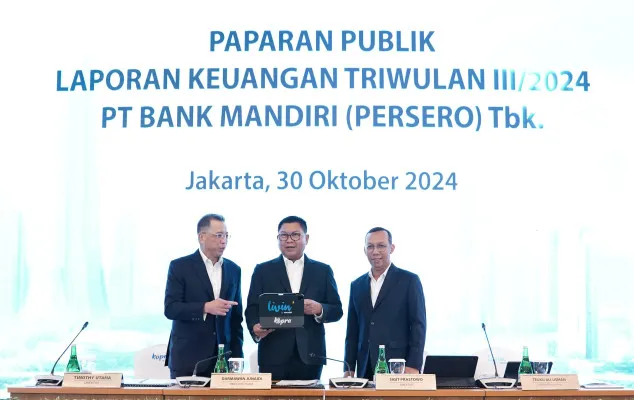 Foto: Jajaran Direksi Bank Mandiri mencatat penyaluran kredit capai Rp1.590 triliun dalam laporan keuangan triwulan III 2024. (Dok. Bank Mandiri)