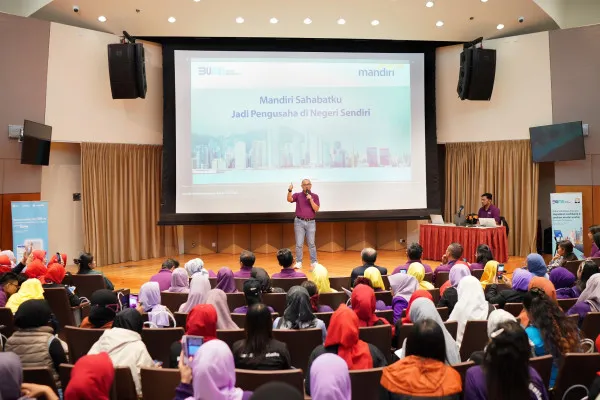 Foto: Bank Mandiri juga berperan aktif dalam pemberdayaan masyarakat, yang bertujuan untuk mendorong kesejahteraan ekonomi yang berkelanjutan dalam peringati Hari Keuangan Nasional. (Dok. Bank Mandiri)