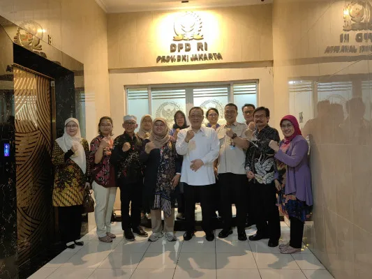 Foto:  Konsil Tenaga Kesehatan Indonesia (KTKI) Perjuangan menemui anggota DPD RI Dailami Firdaus di Gedung DPD RI, Jakarta. (Dok. KTKI)