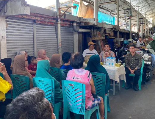 Foto: BPJS Ketenagakerjaan Kantor Cabang Jakarta Salemba mengadakan sosialisasi khusus bersama para pedagang binaan PPK-UKM Pasar Poncol. (Dok. BPJS Ketenagakerjaan)