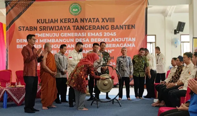 Foto: Sekolah Tinggi Agama Buddha Negeri (STABN) Sriwijaya Tangerang, Banten, menyelenggarakan program Kuliah Kerja Nyata XVIII selama 30 hari. (Dok. Ditjen Bimas Buddha Kemenag)