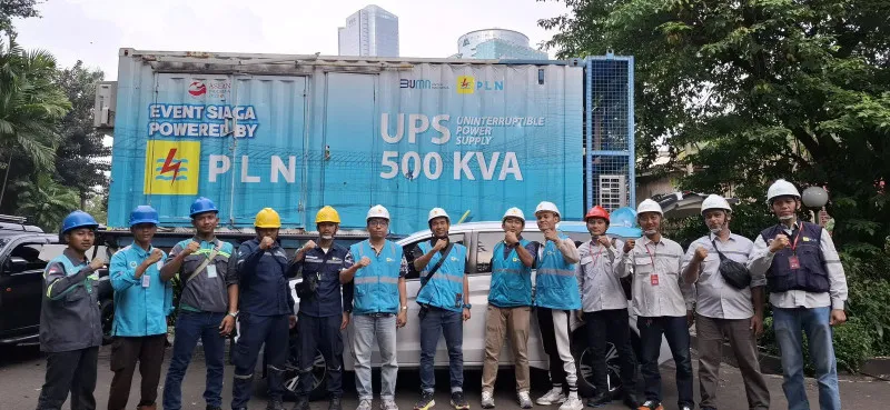 Petugas PLN siaga menjaga keandalan listrik saat Debat Ketiga Pilkada Jakarta di Hotel Sultan, Jakarta, Minggu, 17 November 2024. (Foto/PLN)