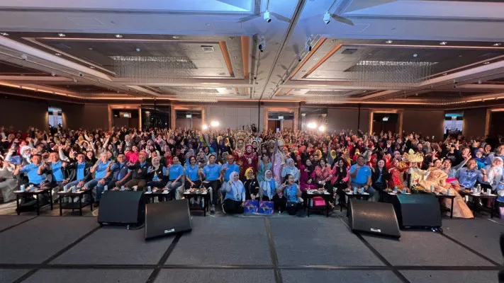 Foto: 900 Pekerja Migran Indonesia (PMI) mengikuti program unggulan Mandiri Sahabatku di Queensway, Hongkong, pemberdayaan melahirkan wirausaha ekonomi kerakyatan. (Dok. Bank Mandiri)