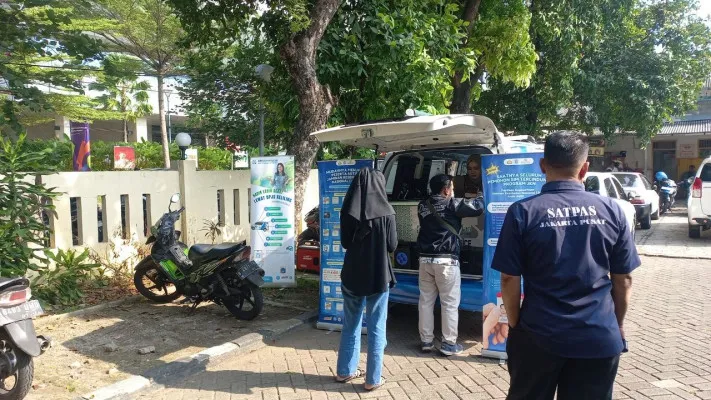 Foto: Petugas BPJS Kesehatan Cabang Jakarta Pusat mengadakan BPJS Keliling di kawasan Car Free Day (CFD), Jakarta. (Dok. BPJS Kesehatan)