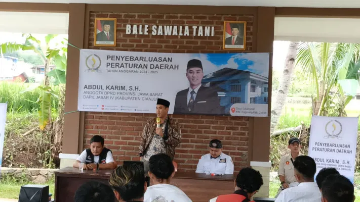 Foto: Anggota Komisi IV DPRD Jabar Dapil Cianjur, H. Abdul Karim, S.H bersama warga usai sosialisasi Perda No.5 Tahun 2021 di di Bale Sawala Tani, Desa Sukamanah, Kecamatan Cugenang, Cianjur, Jawa Barat. (Dok. DPRD Jabar)