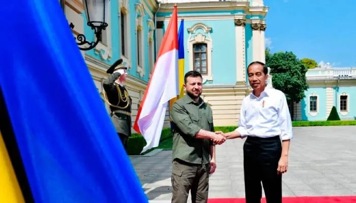 Presiden Ukraina Volodymyr Zelenskyy dan Presiden Joko Widodo.