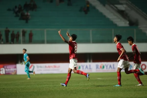 Timnas U-16 saat merayakan gol di Piala AFF U-16 (foto/PSSI)