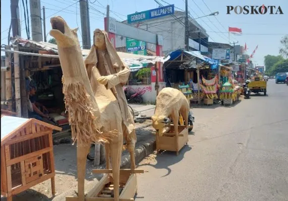 Pernak pernik pajangan  Mulud di Kota Serang (Foto: Bilal)