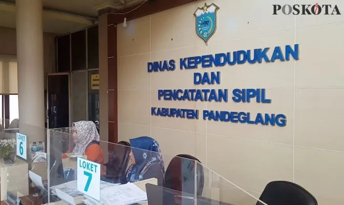 Kantor Disdukcapil Kabupaten Pandeglang saat melayani Adminduk setelah lebaran Idul Fitri 2024. (Poskota.co.id/Samsul Fathony)