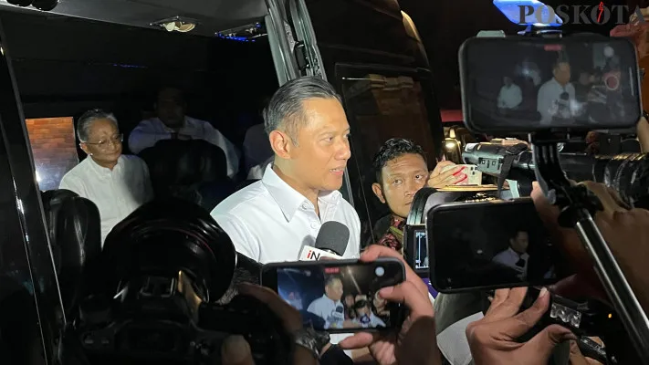 Ketua Umum Demokrat, Agus Harimurti Yudhoyono saat ditemui wartawan seusai mengikuti pembekalan calon menteri-wamen di Padepokan Garuda Yaksa Hambalang, Kabupaten Bogor pada Rabu, 16 Oktober 2024. (Poskota/Panca Aji)