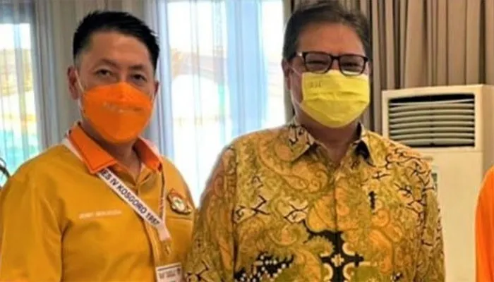 Anggota Dewan Pakar Partai Golkar Henry Indraguna Bersama Ketua Umum Partai Golkar Airlangga Hartanto.(ist)