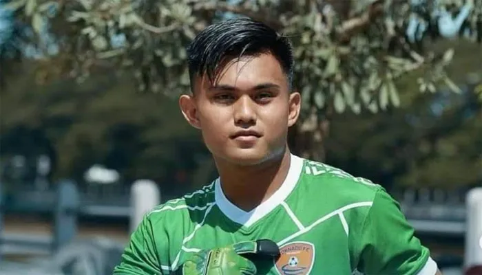 Kiper muda Taufik Ramsyah dari klub Tornado FC Pekanbaru meninggal dunia saat bertanding.(Instagram @PSPSForever)