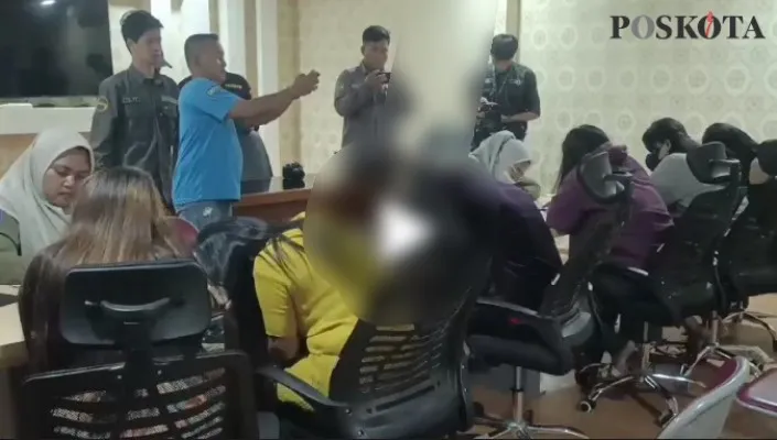 Ke-enam wanita diduga PSK diamankan Satpol PP Kabupaten Bekasi. (Ihsan Fahmi).