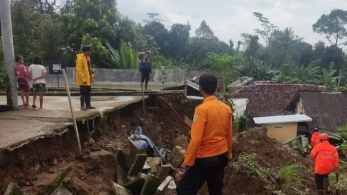 TPT di Tamansari Bogor Ambrol, 5 KK Terpaksa Mengungsi (ist)