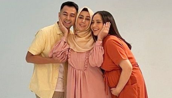 Mami Amy angkat suara soal isu nikah siri Raffi Ahmad dengan asisten keuangan RANS. (Instagram/amy_r_qanita)