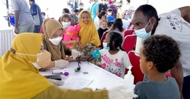 Anak pengungsi asal Rohingya saat divaksin. (Foto/ist)