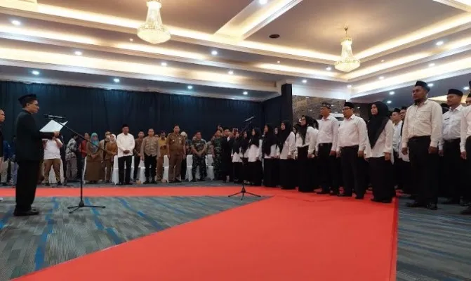 201 anggota PPS saat dilantik KPU Kota Serang (foto: poskota/bilal)