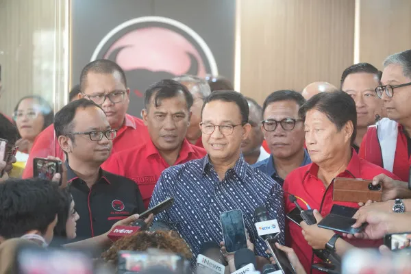 Anies Baswedan saat menyambangi kantor DPD PDIP di kawasan Cakung, Jakarta Timur (Jaktim) pada Sabtu, 24 Agustus 2024. (Dok. Humas PDIP)