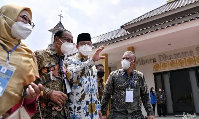 Anies Baswedan bersama Wakil Presiden Ma'ruf Amin resmikan enam tempat ibadah di Kampus Universitas Pancasila. (Foto/ig@aniesbaswedan)