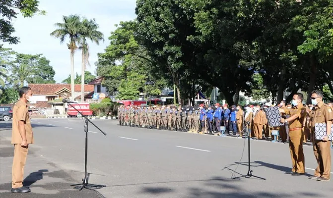 Memasuki 2022, ASN di Lebak harus bangun lebih awal, apel  pagi kembali dirutinkan setelah dihentikan karena Covid-19. (Foto/yusuf)